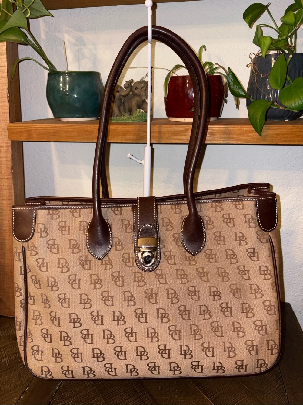 ❤️👝Dooney & Bourke Signature DB Monogram Tote Bag Khaki Brown Leather Turn Lock